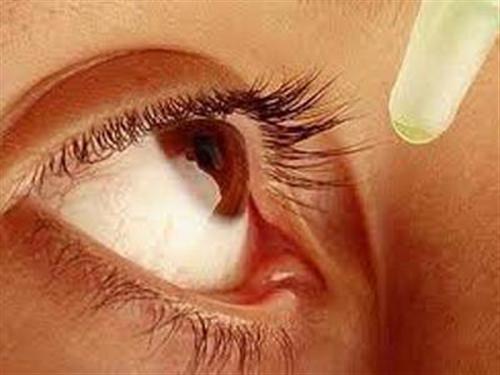 Hút thuốc lá dễ bị cườm mắt